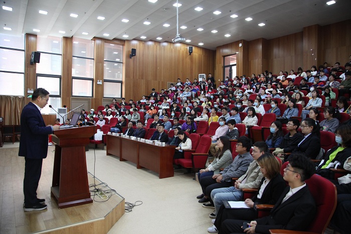 罗氏诊断中国医学及生命科学教育基金颁奖典礼现场.jpg